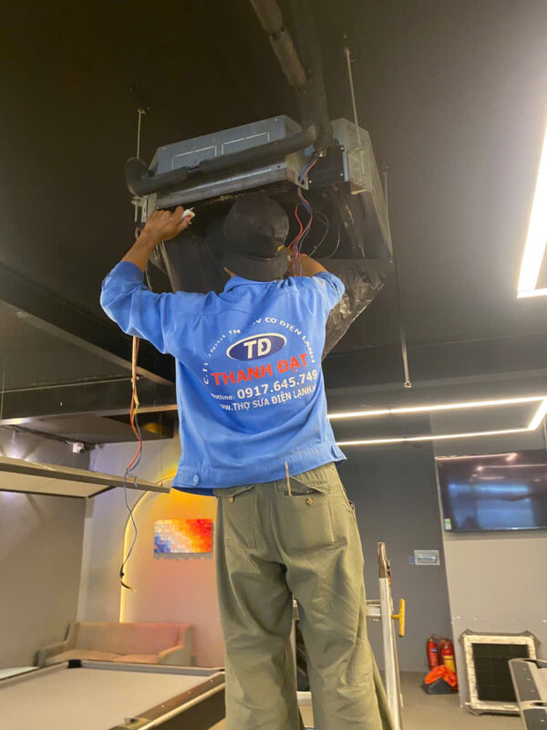 Dịch vụ vệ sinh máy lạnh âm trần quận Tân Bình